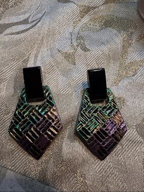 Vintage Iridescent 1980’s Drop Earrings in Black, Green & Purple.